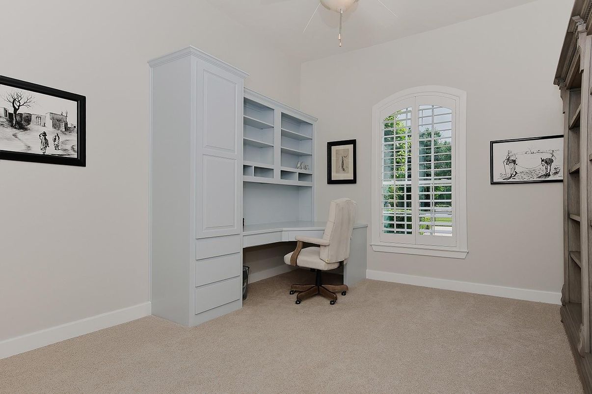 Home Office, Interior