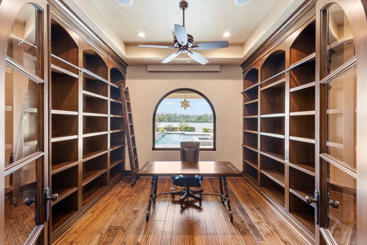 Home Office, Interior, Recessed Lighting, Wood Texture Flooring