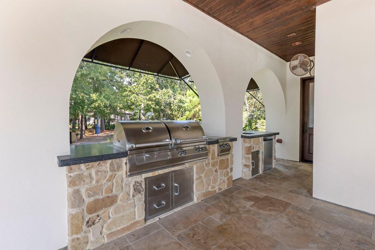 Exterior, Outdoor Kitchen