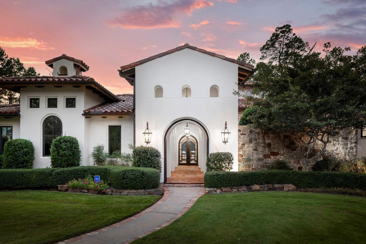 Exterior, Facade, Spanish Mediterranean