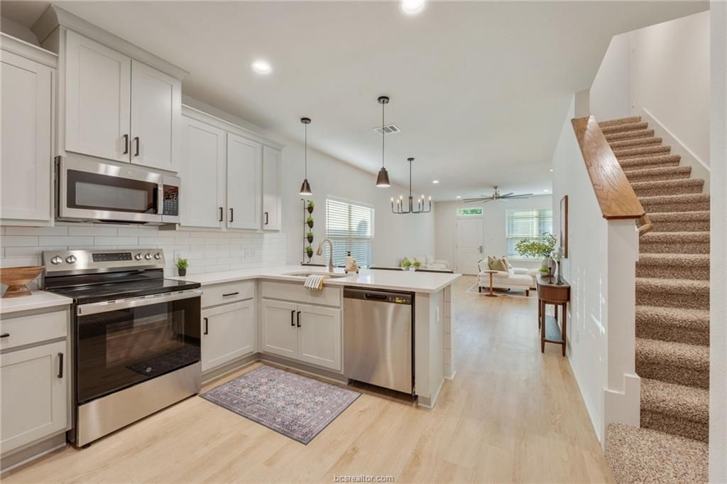Dining room, Interior, Kitchen, Pendant Lights, Recessed Lighting, Stainless Steel Appliances, Wood Texture Flooring