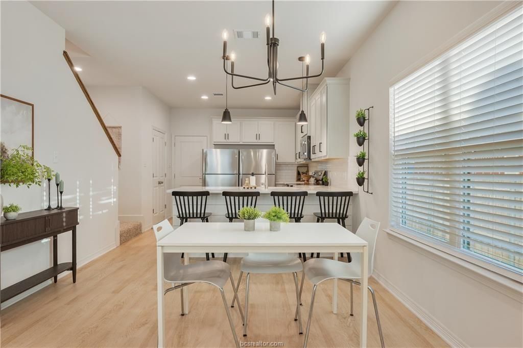 Chandelier, Dining room, Interior, Kitchen, Pendant Lights, Recessed Lighting, Stainless Steel Appliances, Wood Texture Flooring