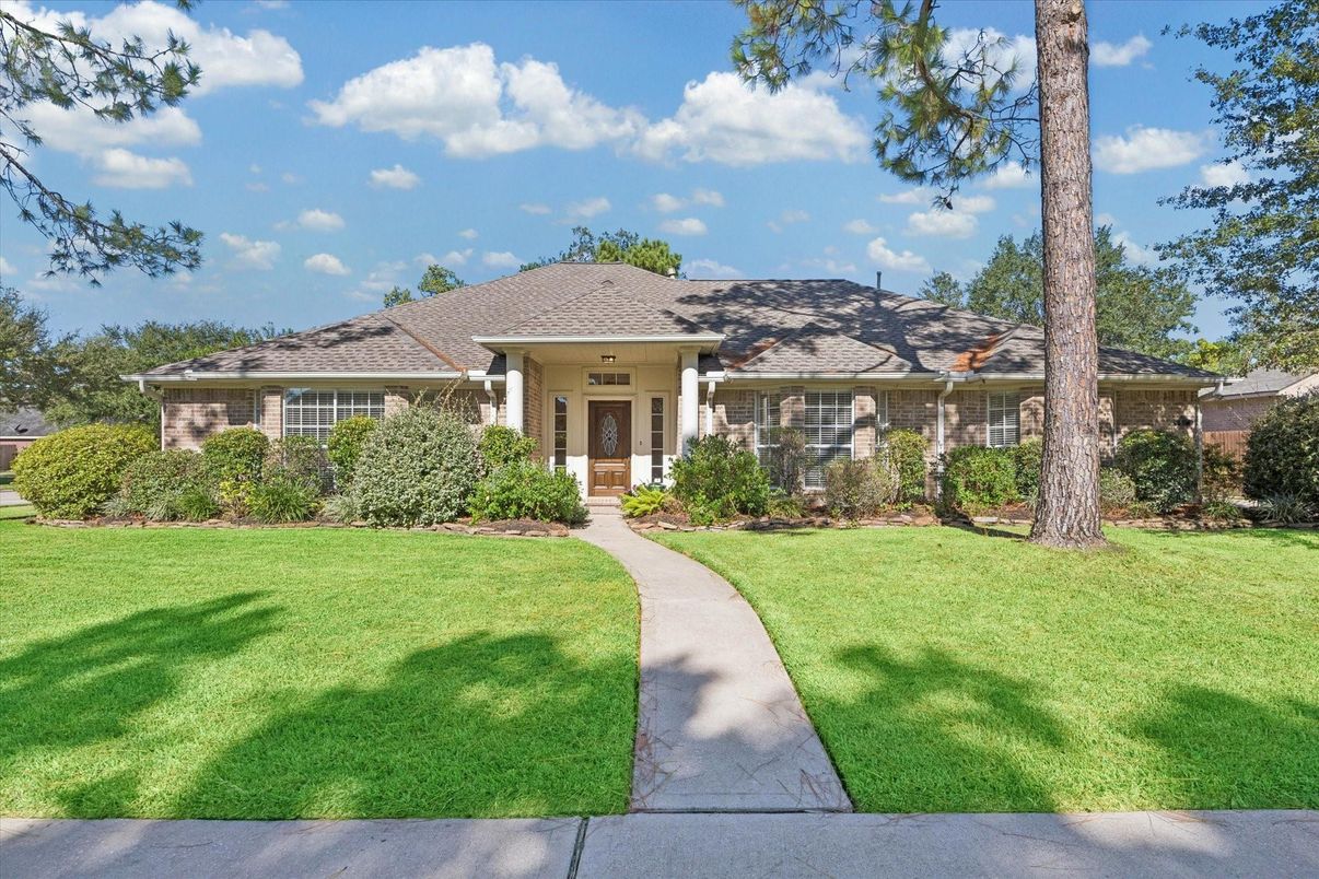 Backyard, Exterior, Facade, Ranch