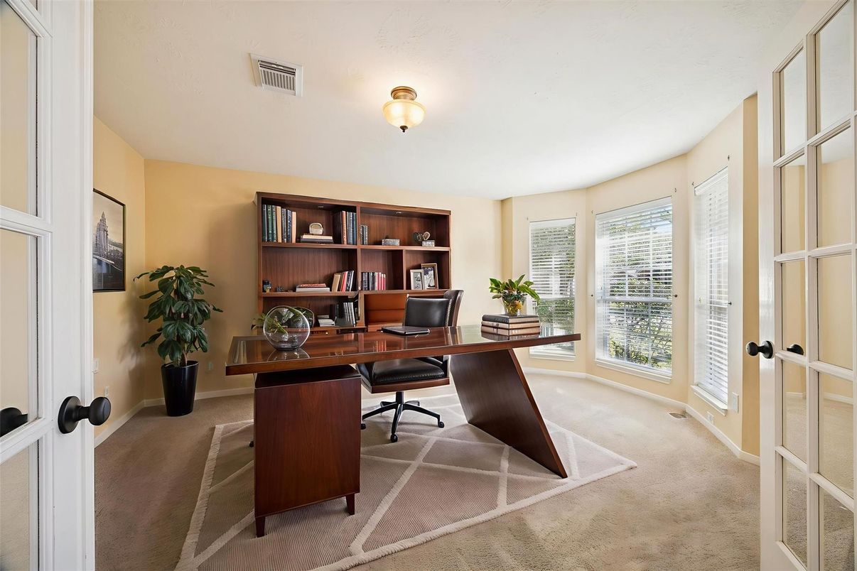 Home Office, Interior