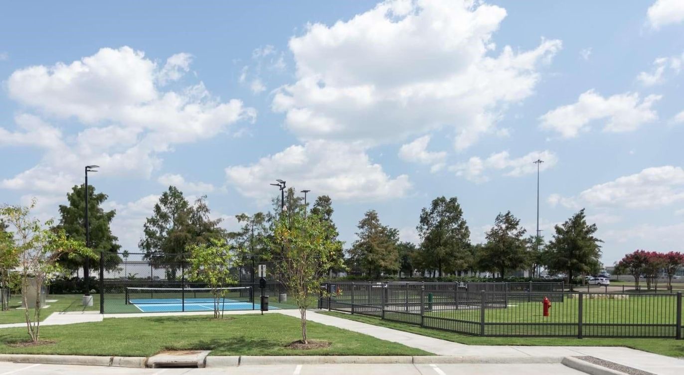 Exterior, Pool, Tennis Courts