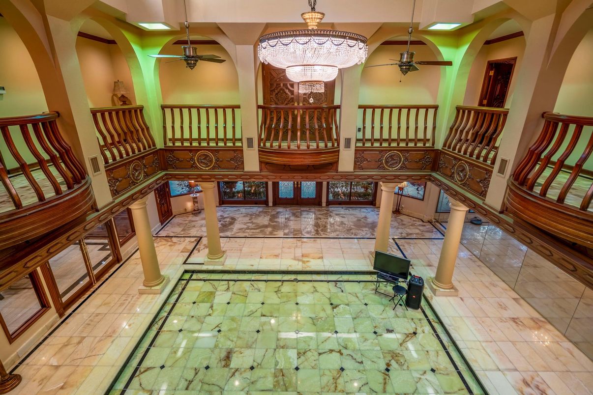 Chandelier, Interior