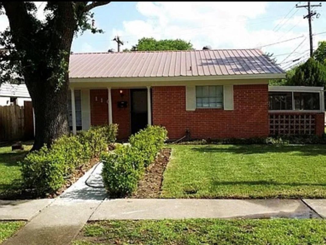 Exterior, Facade, Brick Facade, Ranch