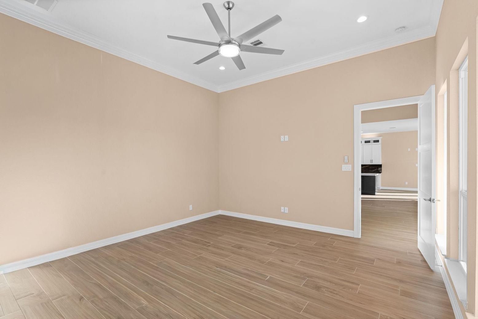 Empty room, Interior, Recessed Lighting, Wood Texture Flooring