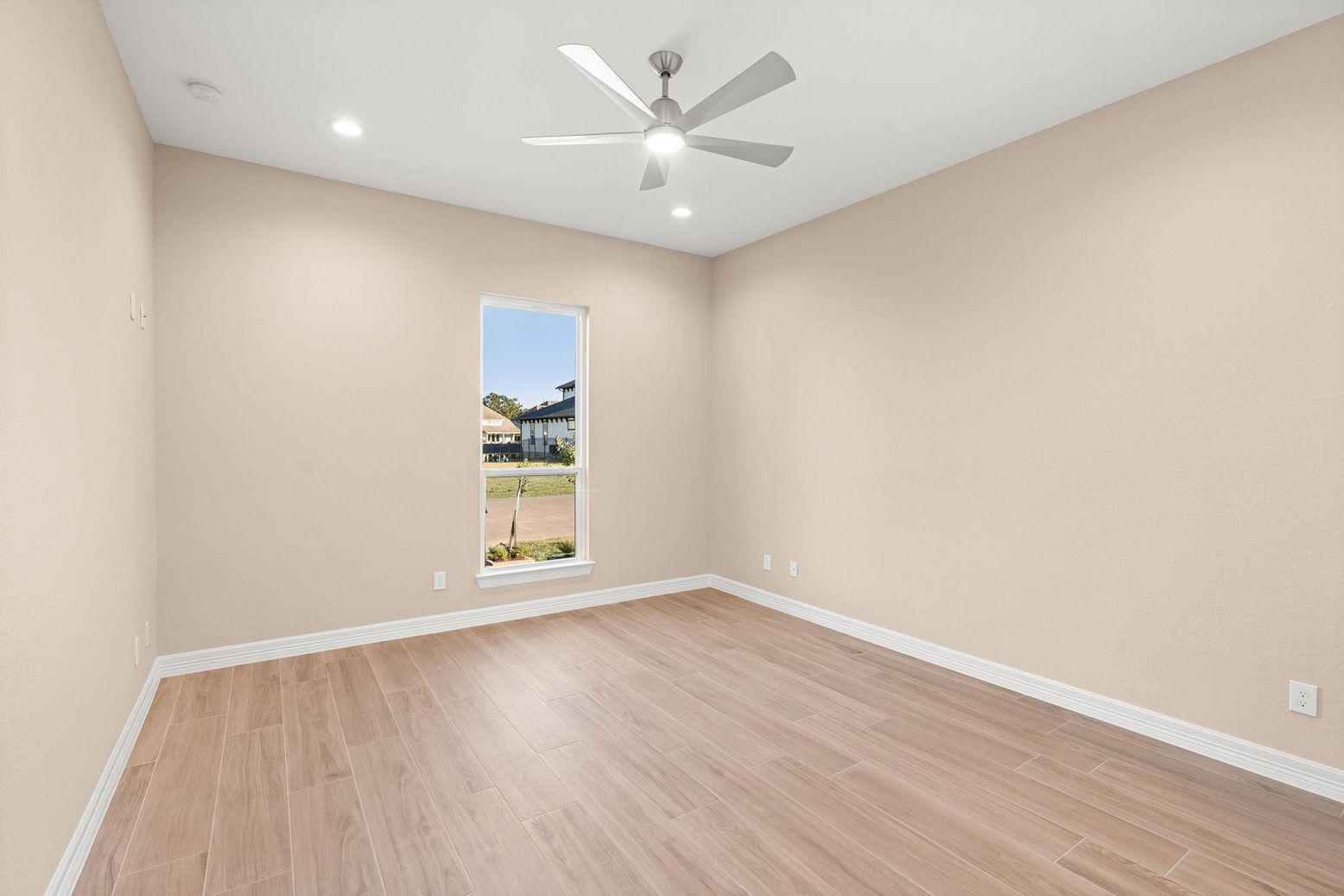 Empty room, Interior, Recessed Lighting, Wood Texture Flooring