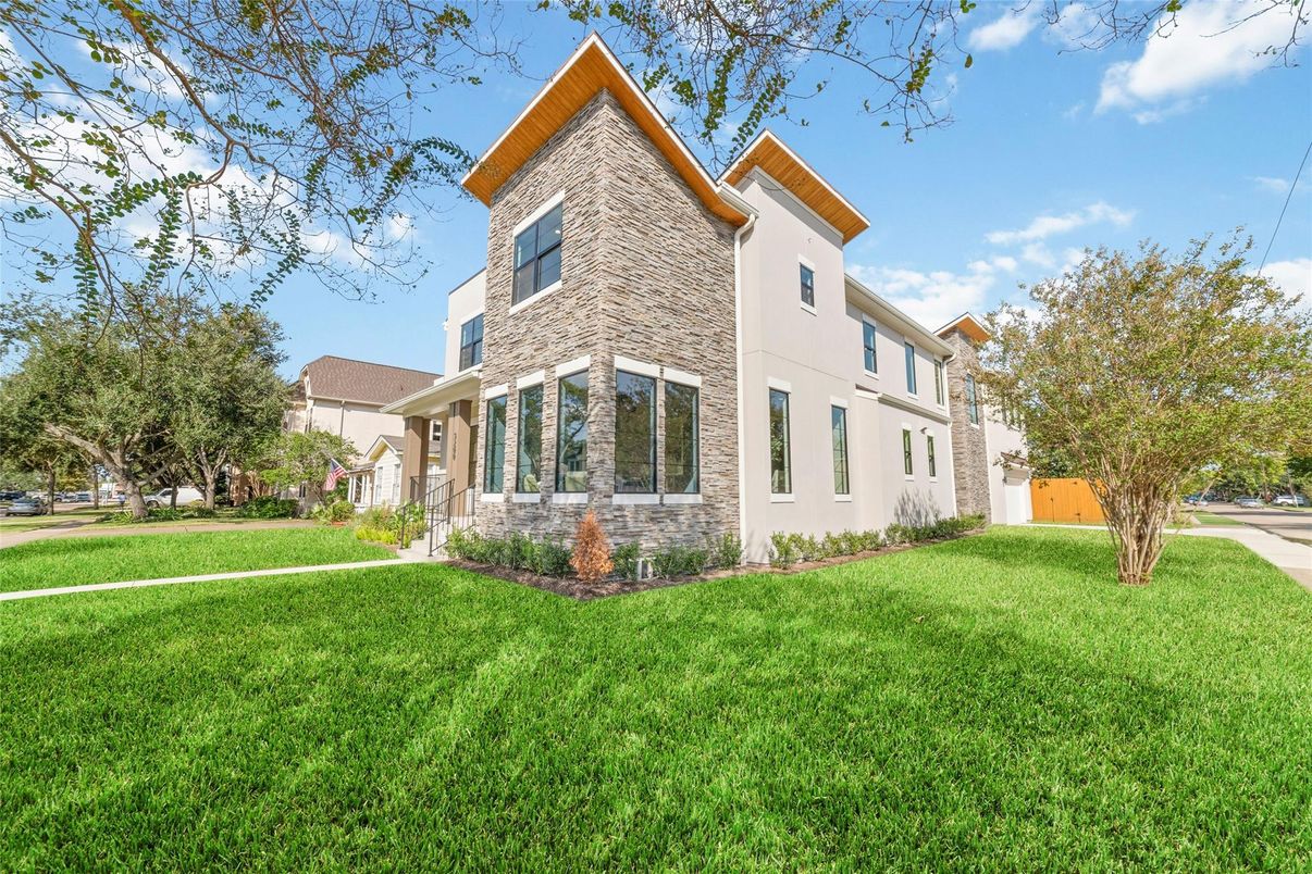 Backyard, Exterior, Facade, Brick Facade, Farmhouse