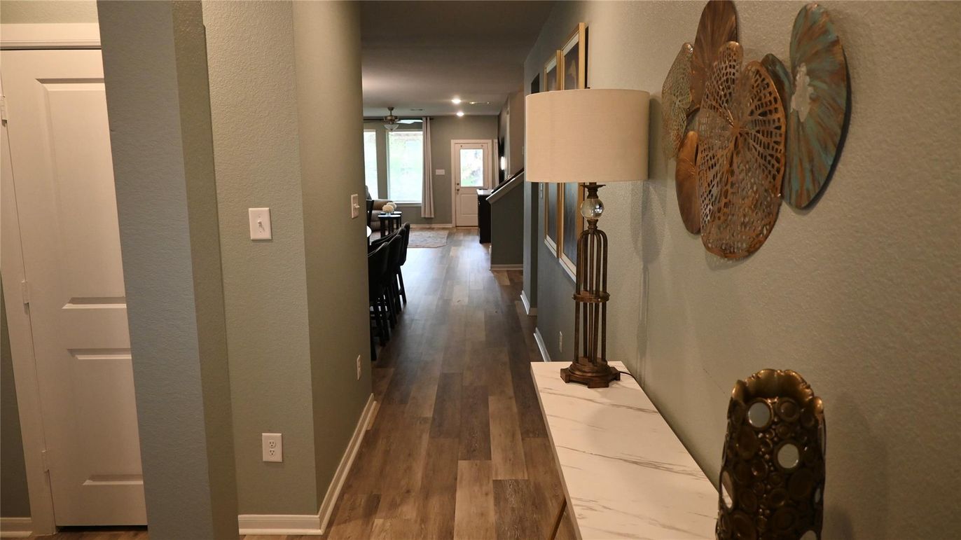 Interior, Recessed Lighting, Wood Texture Flooring