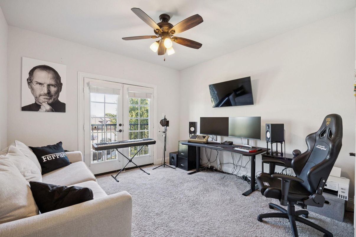 Home Office, Interior