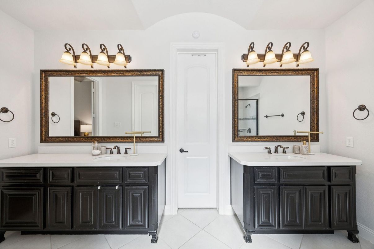 Bathroom, Dual Sink Vanities, Interior