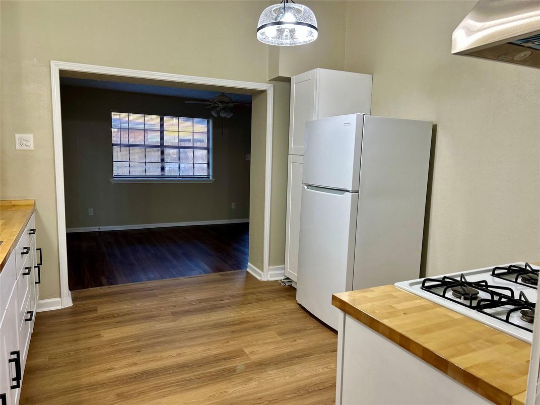 Interior, Kitchen, Pendant Lights, Wood Texture Flooring