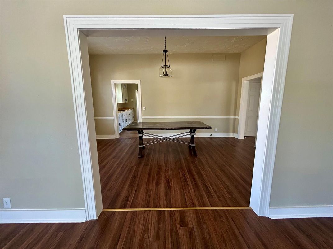 Interior, Pendant Lights, Wood Texture Flooring