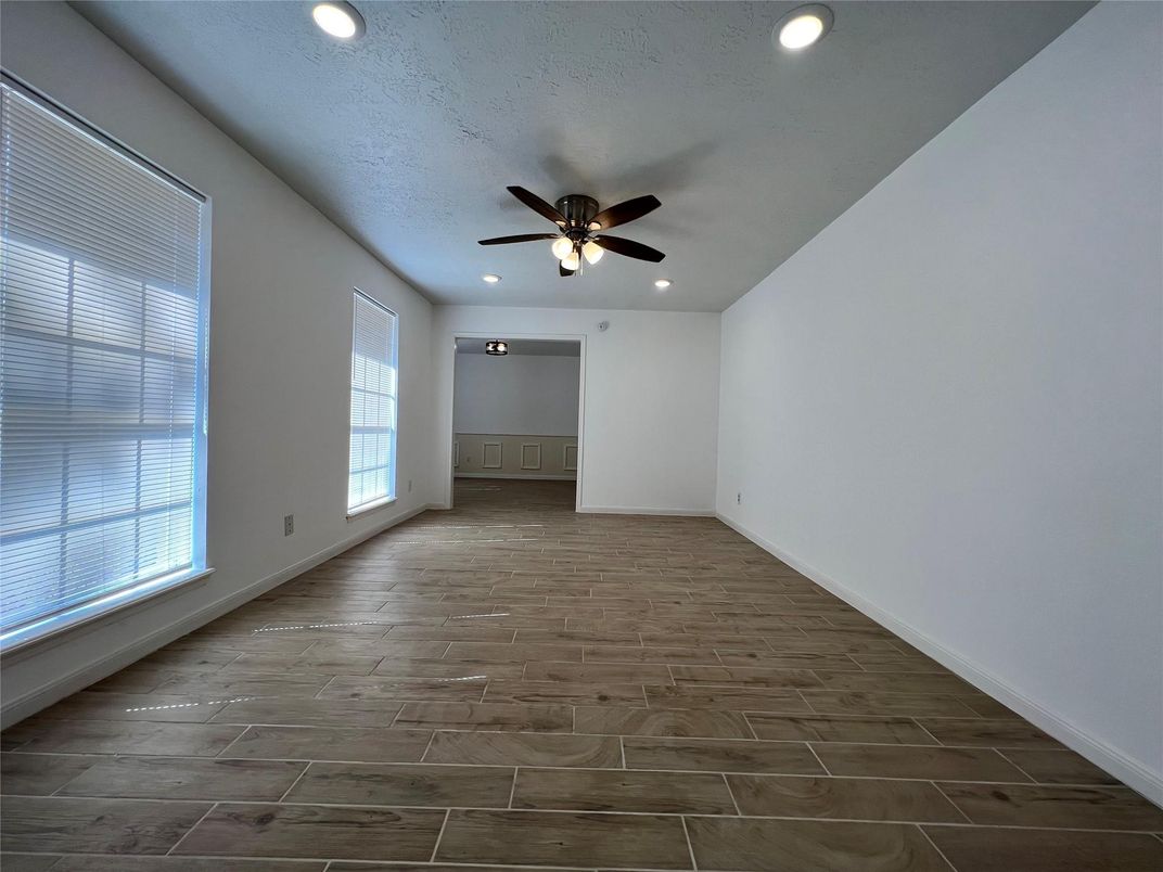 Empty room, Interior, Recessed Lighting, Wood Texture Flooring