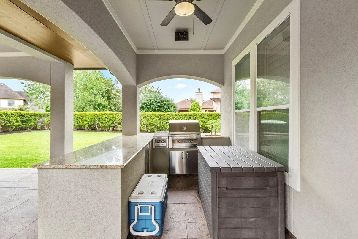 Exterior, Outdoor Kitchen