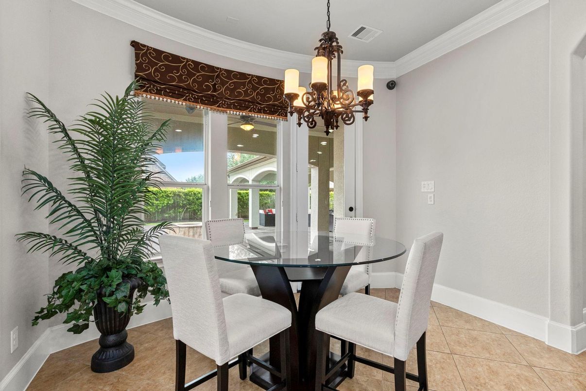 Chandelier, Dining room, Interior