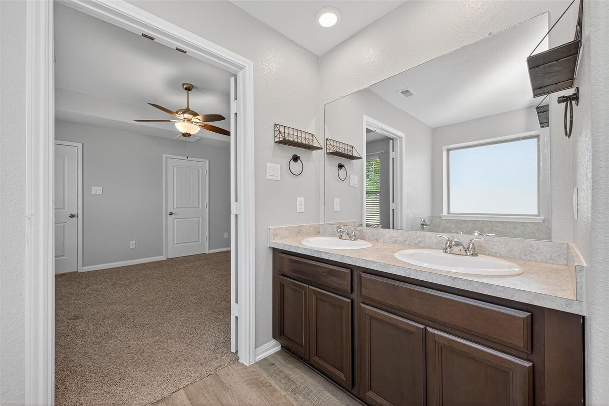 Bathroom, Dual Sink Vanities, Interior, Recessed Lighting