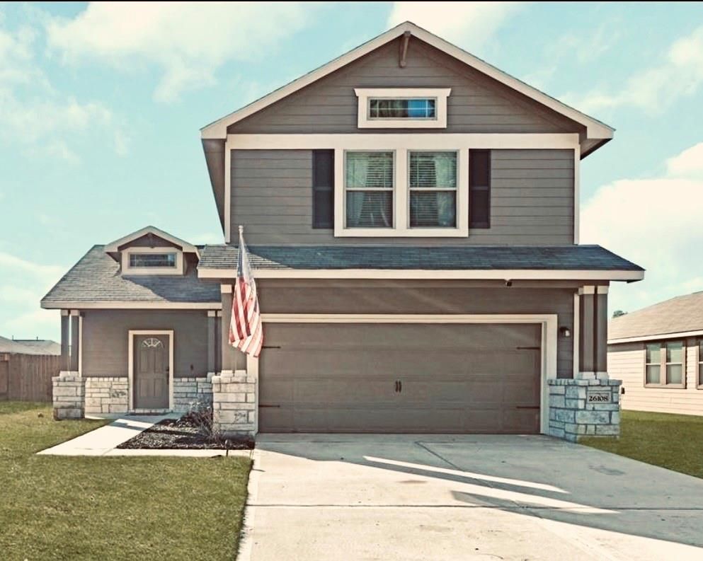 Attached, Exterior, Facade, American Craftsman