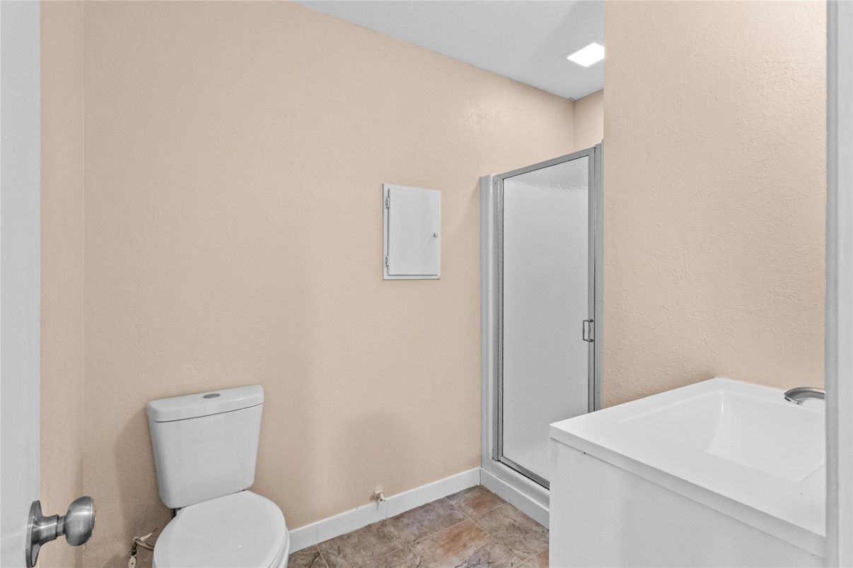 Bathroom, Interior, Recessed Lighting