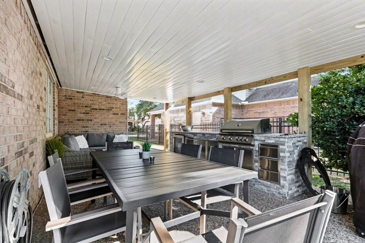 Exterior, Outdoor Kitchen