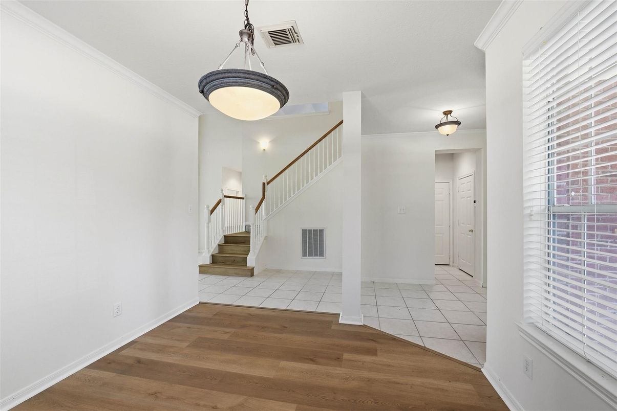 Empty room, Interior, Pendant Lights, Wood Texture Flooring