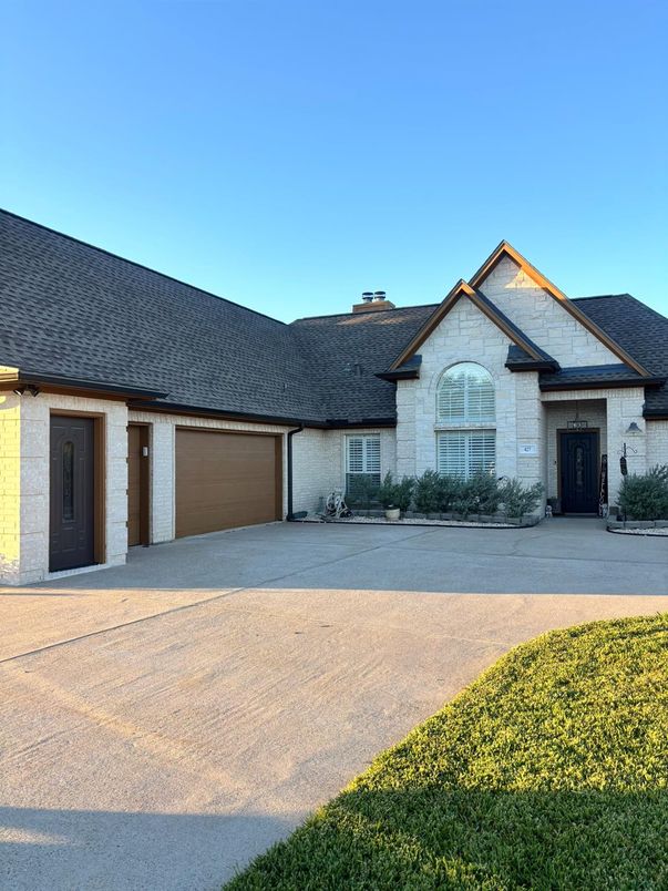 Attached, Exterior, Facade, Ranch