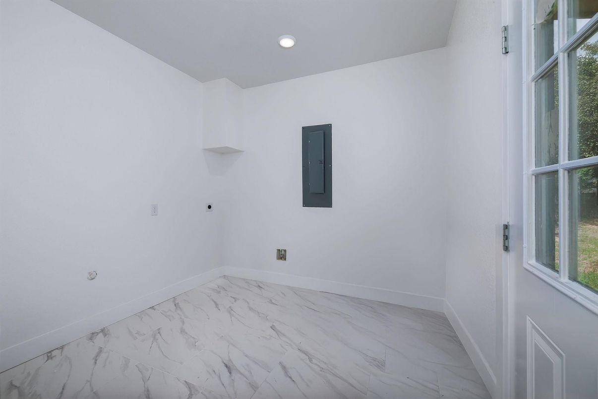 Empty room, Interior, Marble, Recessed Lighting