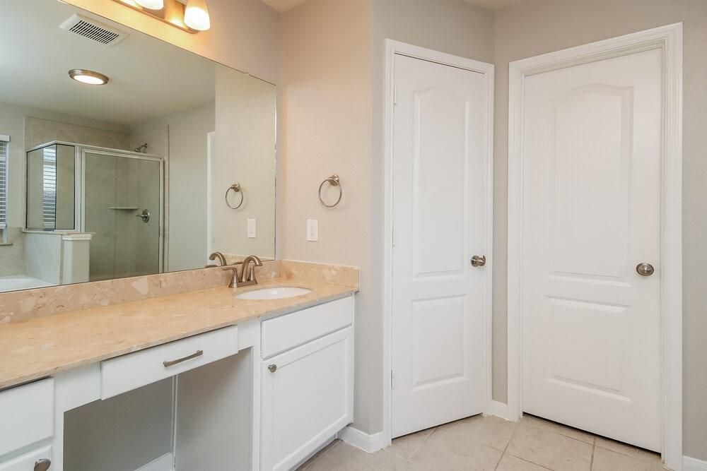 Bathroom, Dual Sink Vanities, Interior, Recessed Lighting