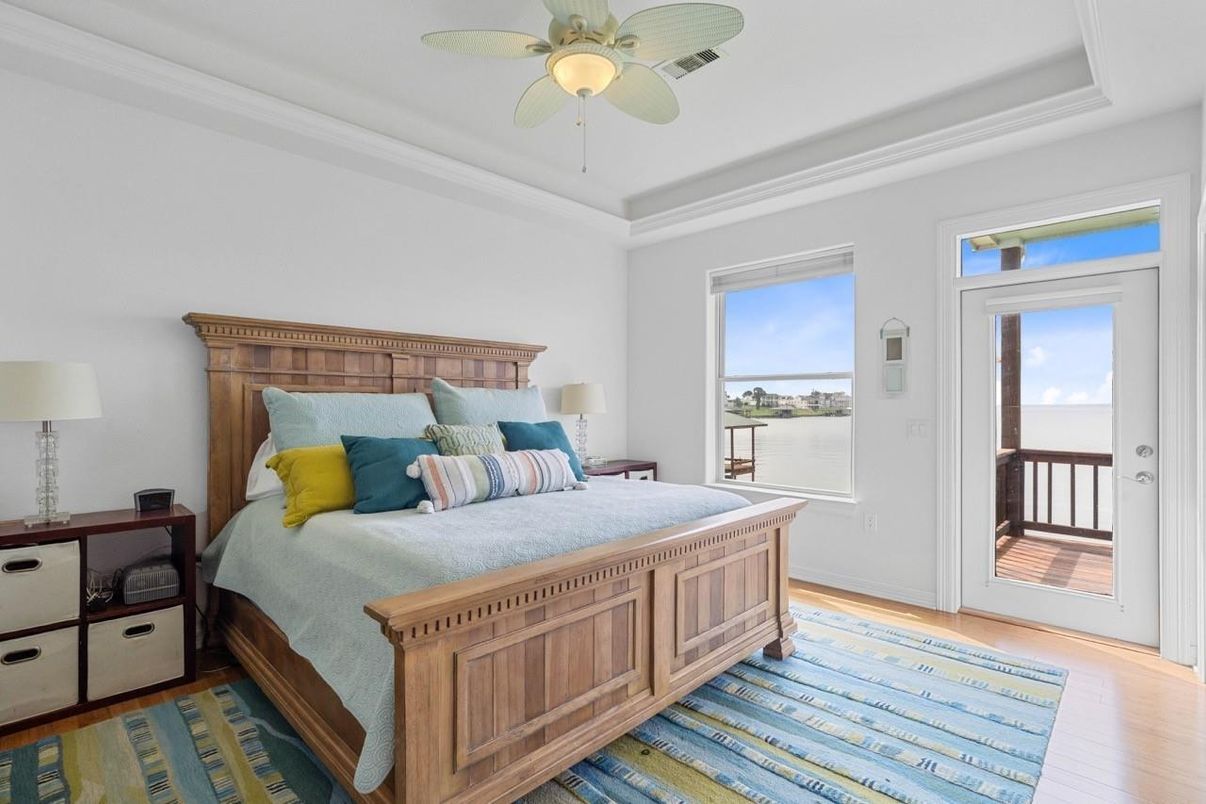 Bedroom, Interior, Water, Wood Texture Flooring