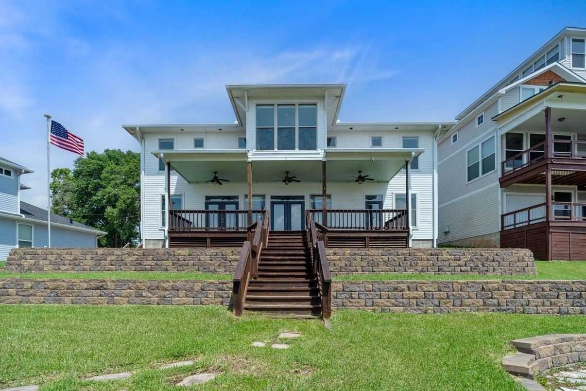 Backyard, Exterior, Facade, Modern