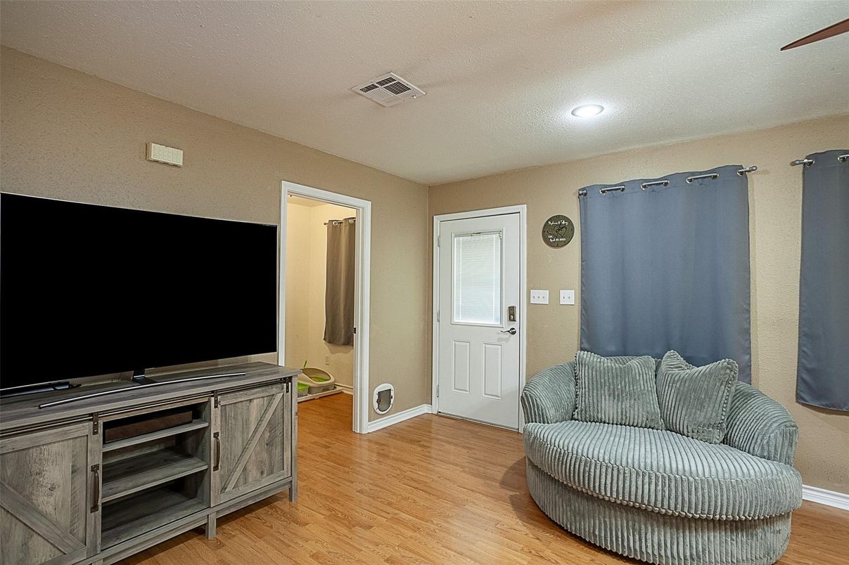 Interior, Recessed Lighting, Wood Texture Flooring