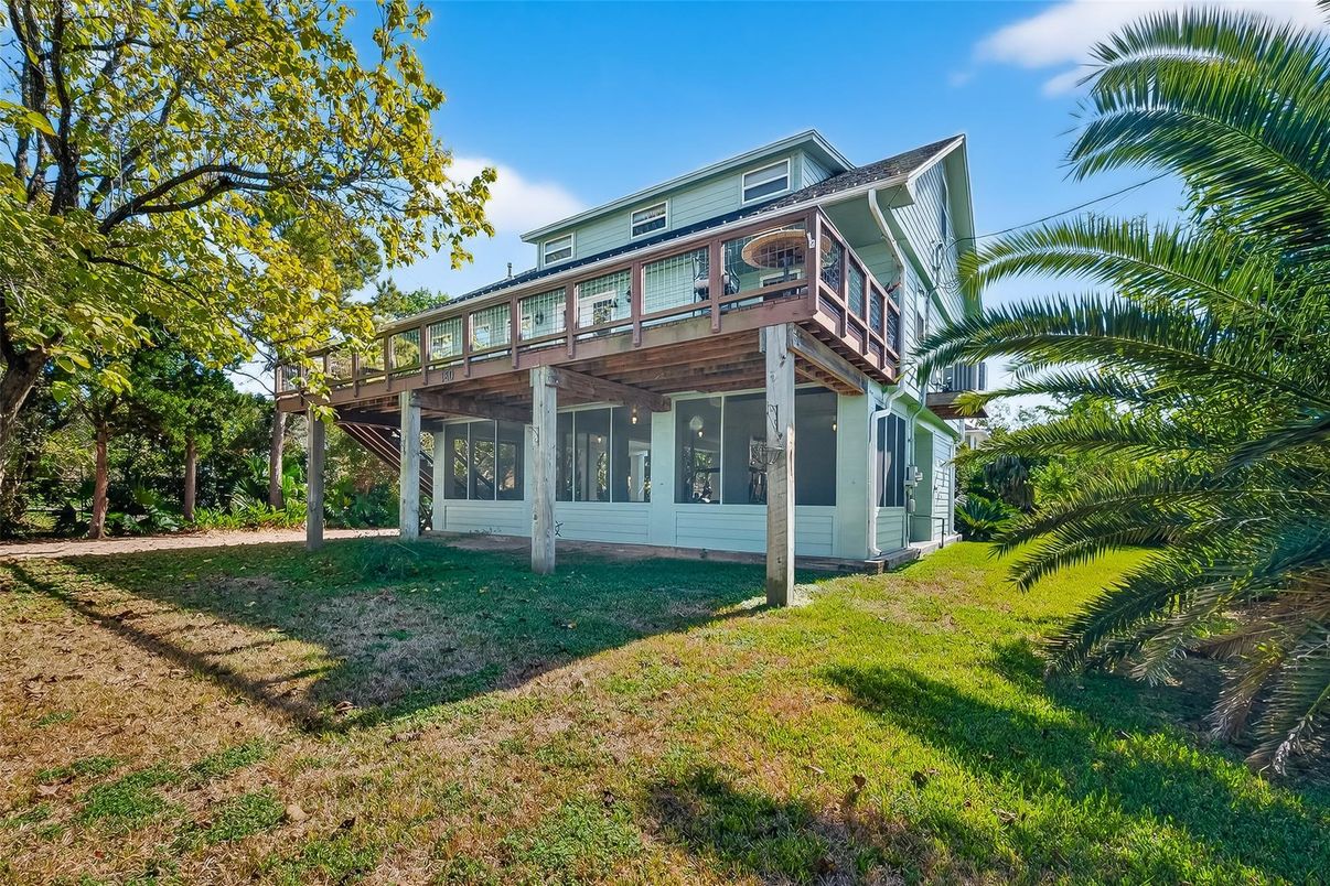 Backyard, Exterior, Facade, Modern