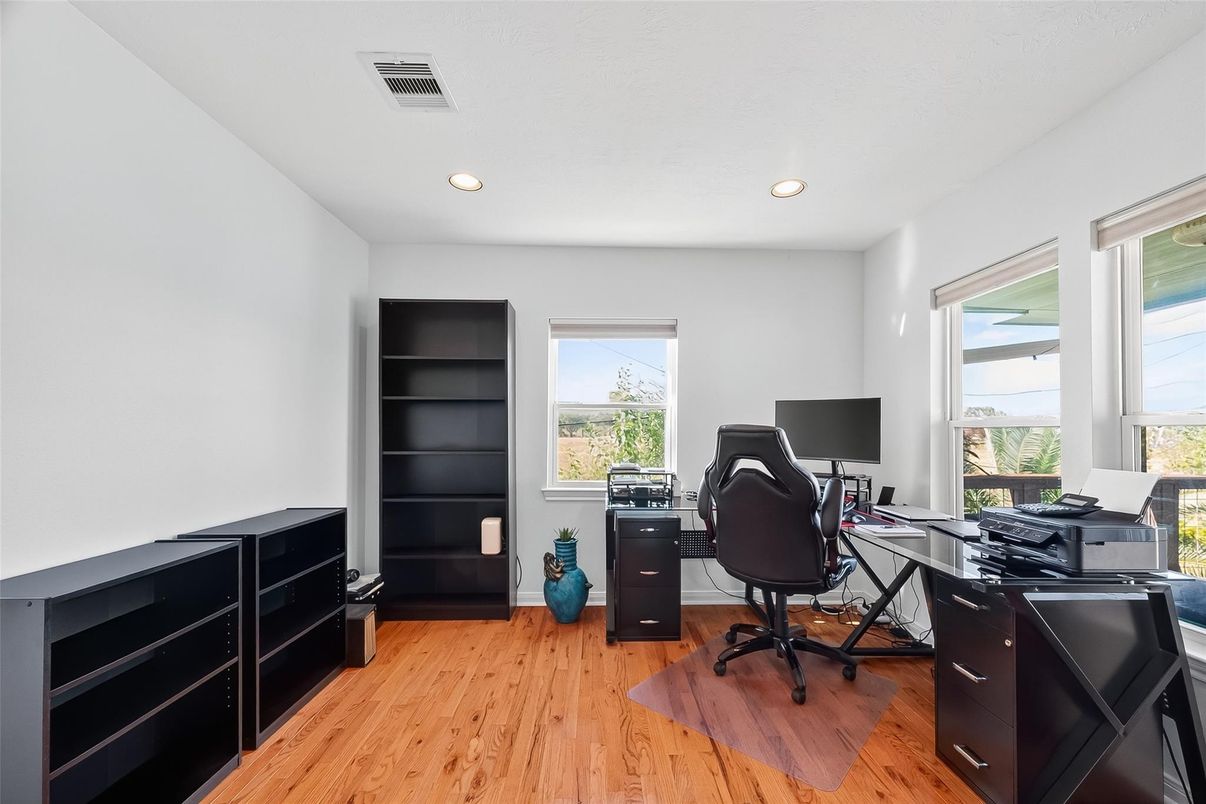 Home Office, Interior, Recessed Lighting, Wood Texture Flooring