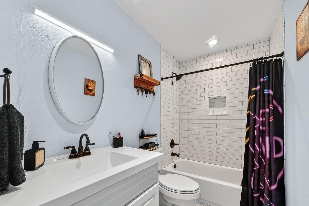 Bathroom, Interior, Recessed Lighting
