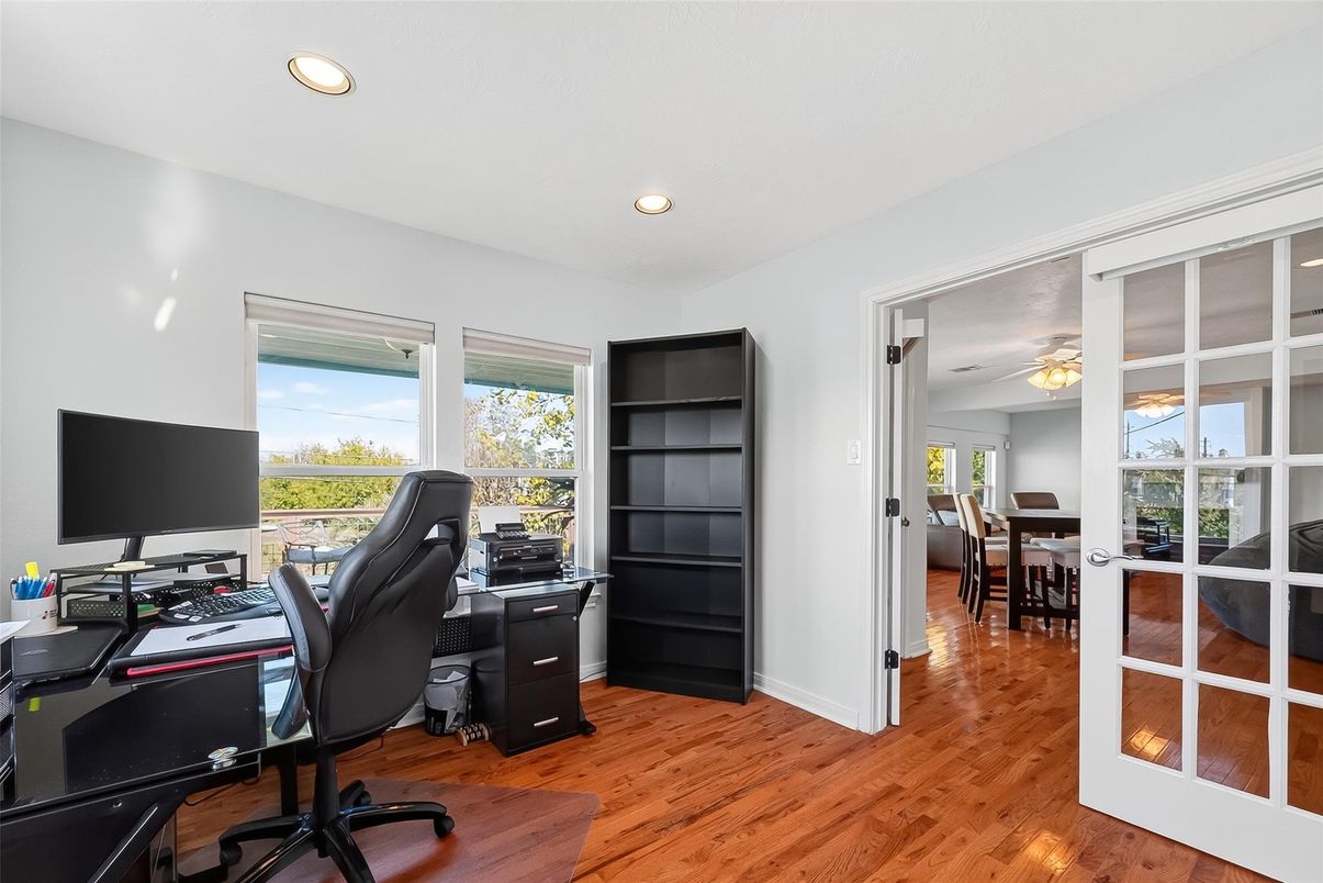 Home Office, Interior, Recessed Lighting, Wood Texture Flooring