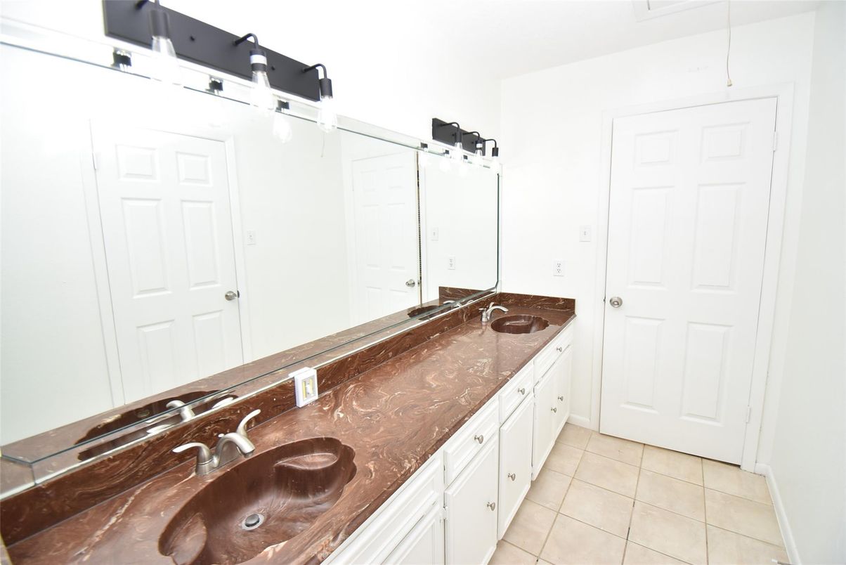Bathroom, Dual Sink Vanities, Interior