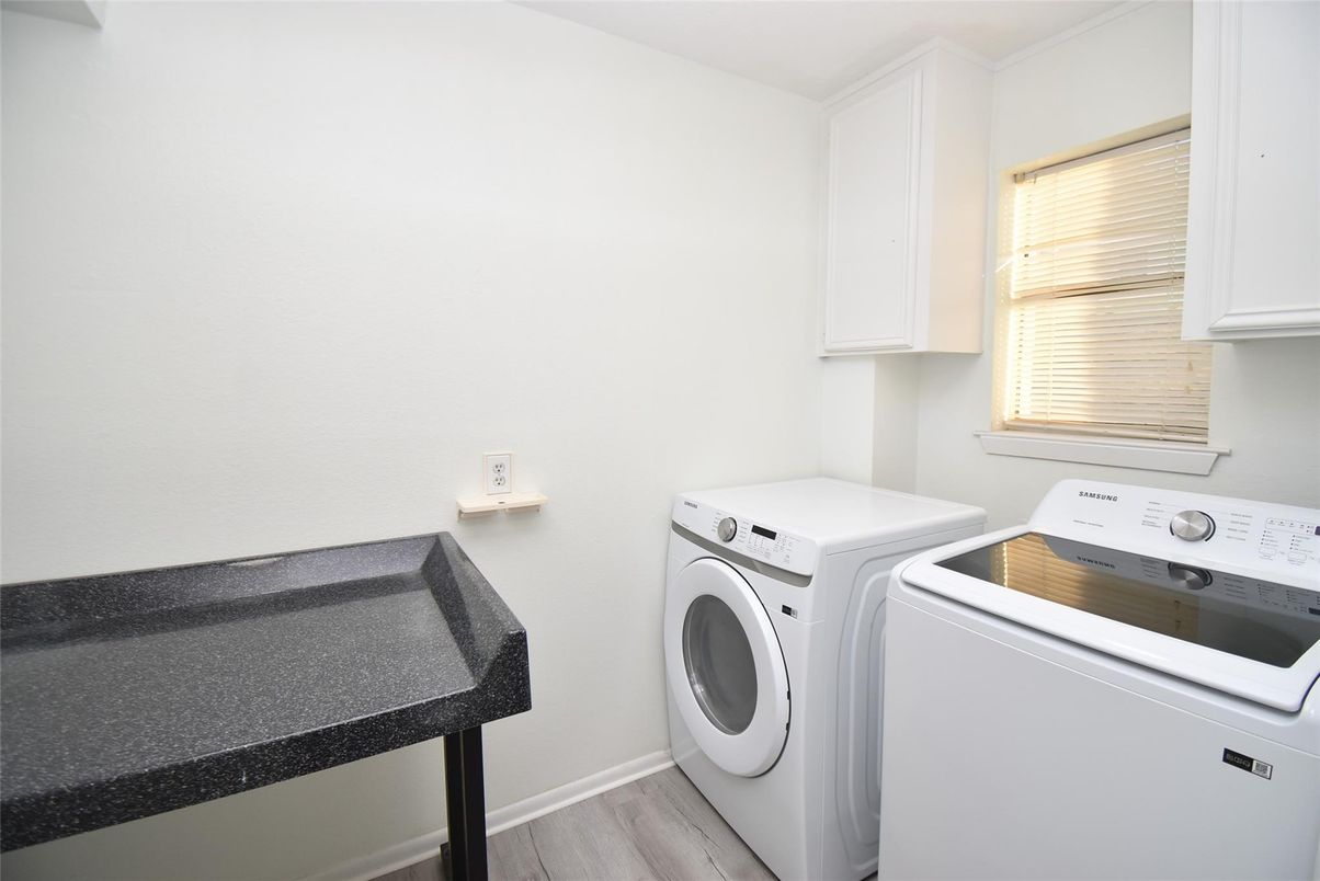 Interior, Washer, Wood Texture Flooring