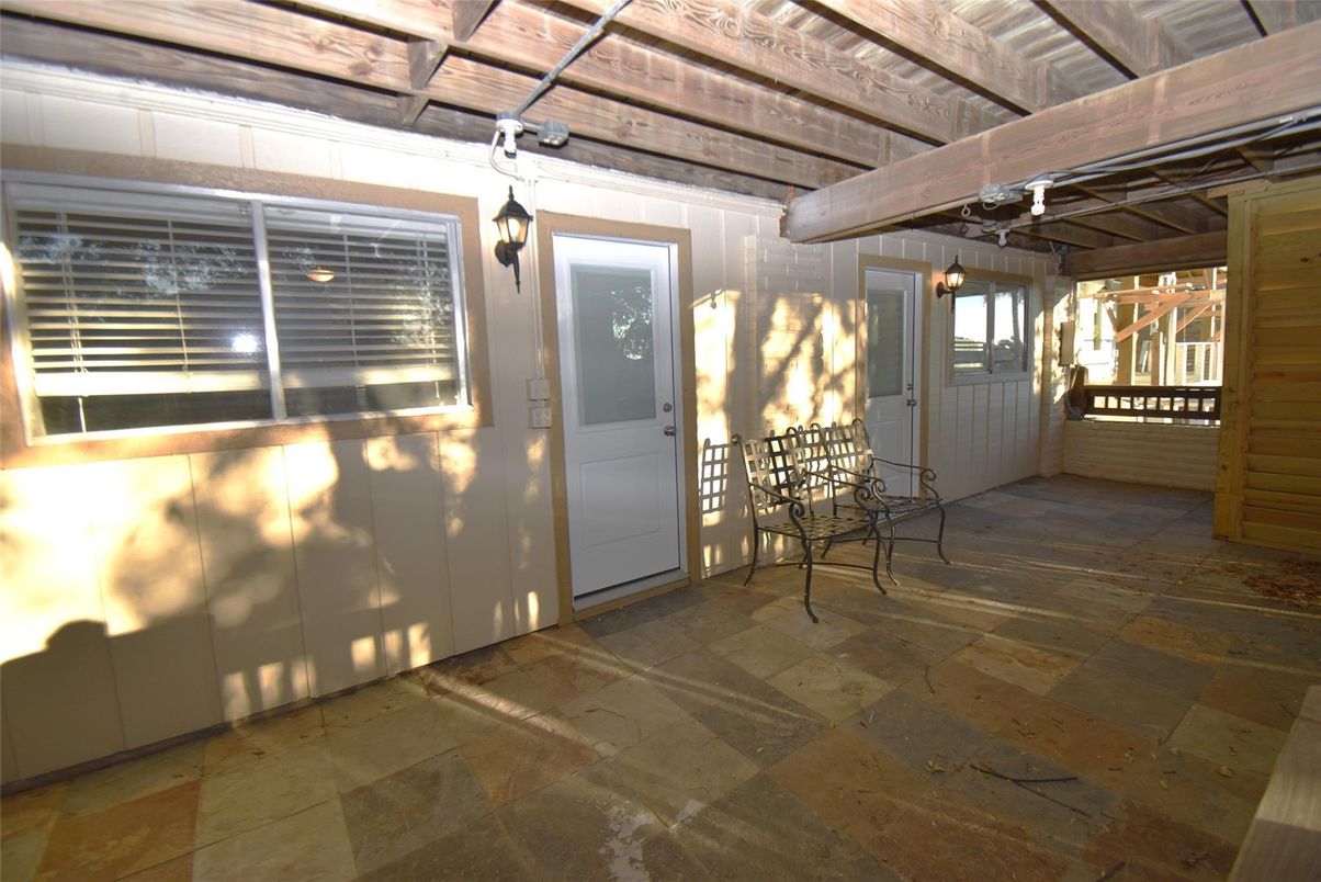 Empty room, Interior, Wooden Beams