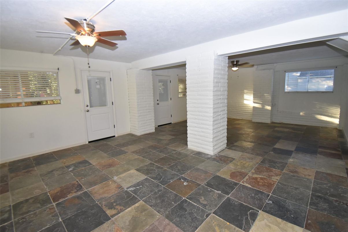 Empty room, Interior