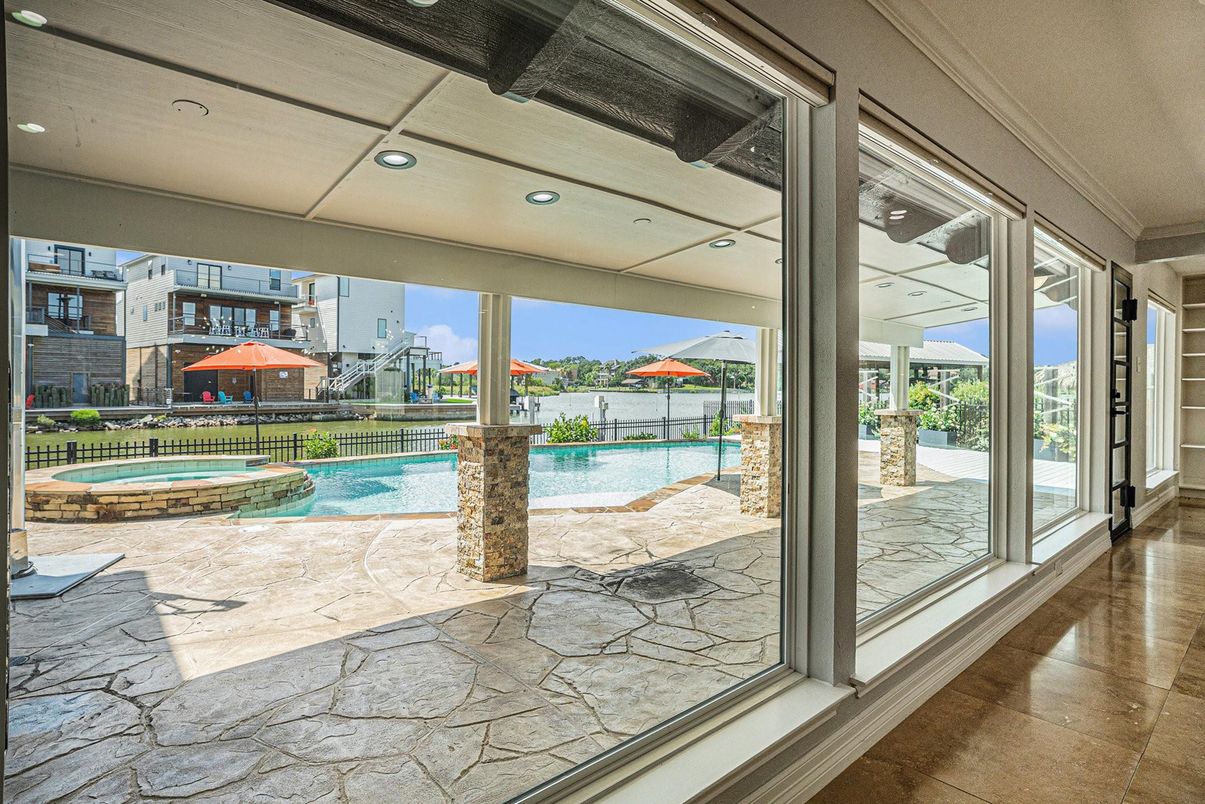 Exterior, Pool, Recessed Lighting