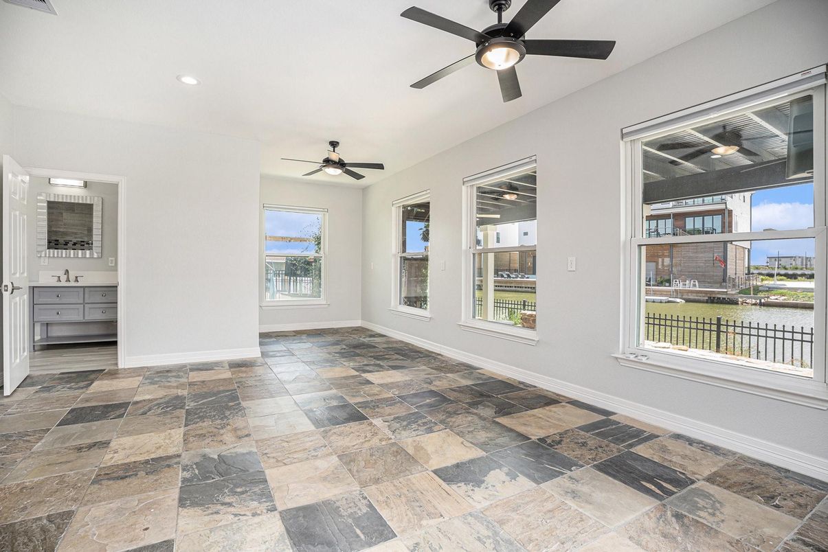Empty room, Interior, Recessed Lighting