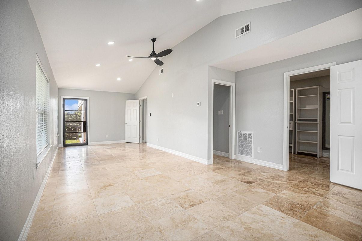 Empty room, Interior, Recessed Lighting