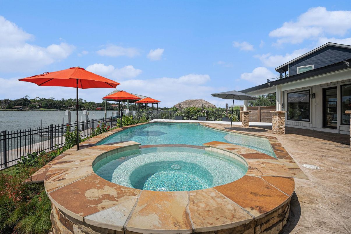 Exterior, Pool, Water