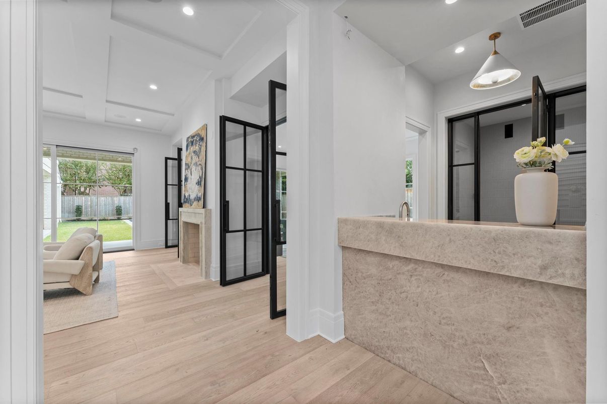 Interior, Pendant Lights, Recessed Lighting, Wood Texture Flooring