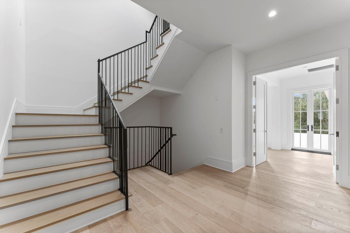 Interior, Recessed Lighting, Wood Texture Flooring