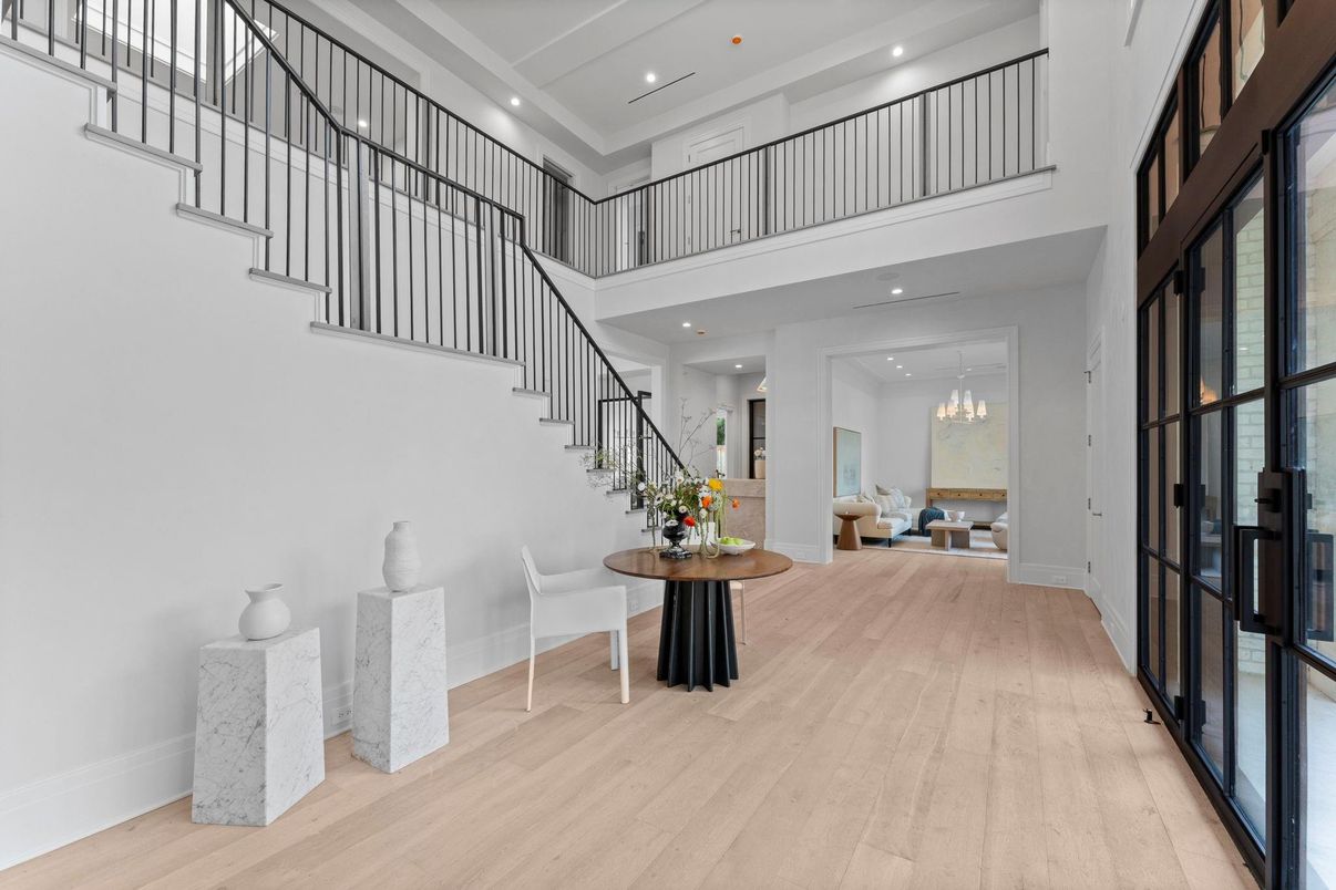 Chandelier, Dining room, Interior, Recessed Lighting, Wood Texture Flooring
