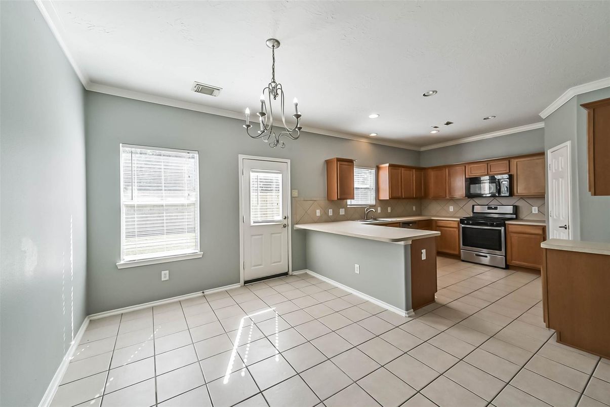 Chandelier, Interior, Kitchen, Recessed Lighting, Stainless Steel Appliances