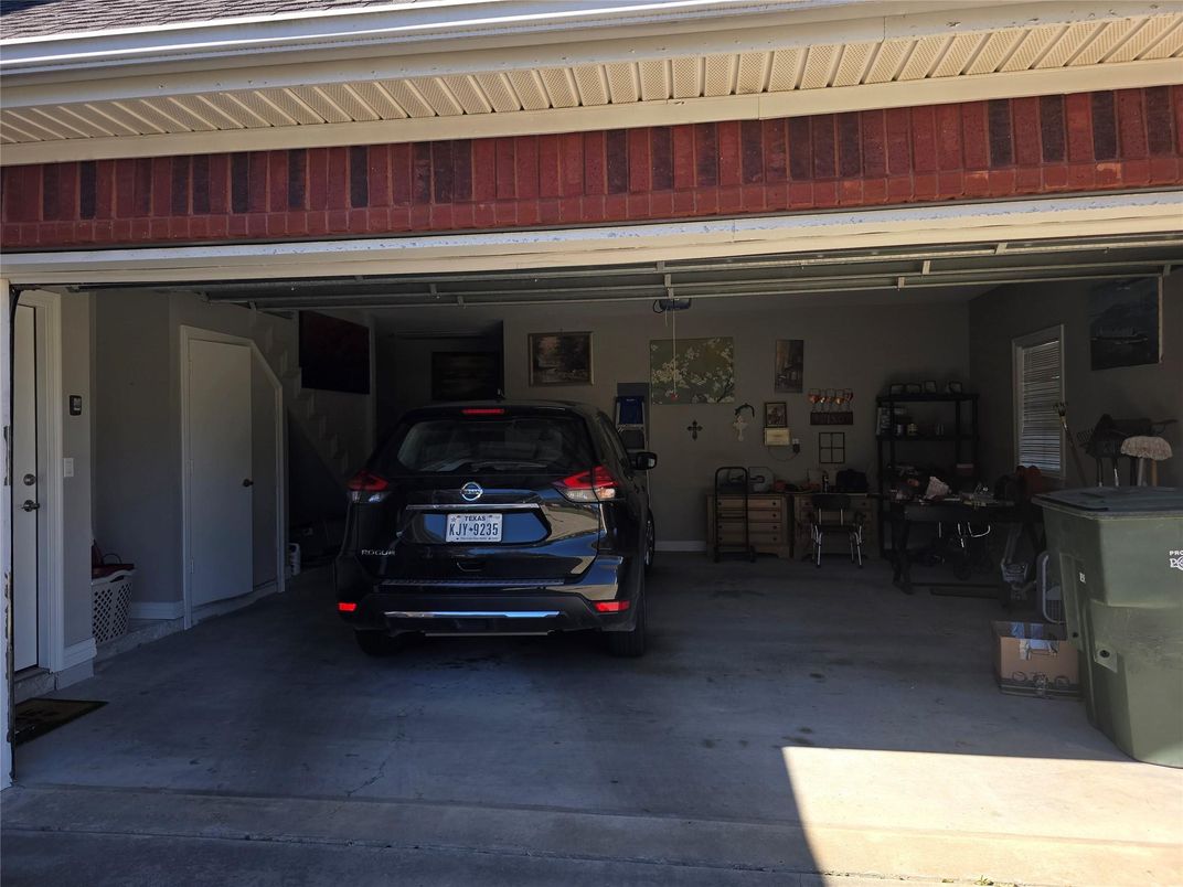 Exterior, Garage
